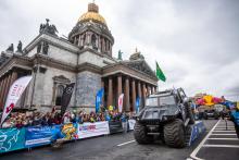 На Исаакиевской площади в центре Петербурга стартовал внедорожный марафон «Ладога-Трофи»